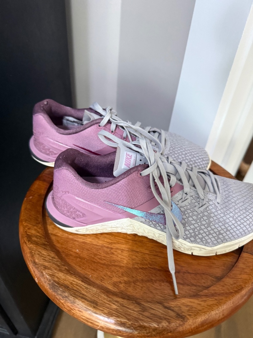 Nike Metcon Training Shoes Women's Size 8 Gray Mauve Pink Cross Training Sneak